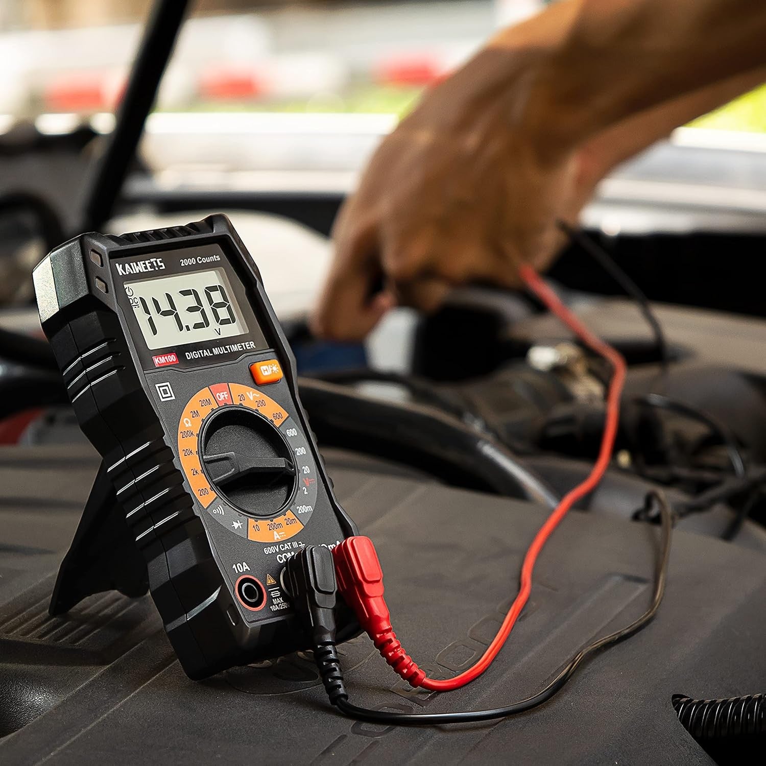 Digital multimeter, DC-/AC-voltmeter, ohm-, volt- och amperemätare samt kontinuitets- och diodspänningstestare för hushållsuttag